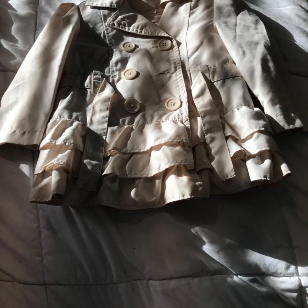 Toddlers Ruffle trench - Picture 2 of 5